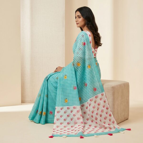 Turquoise Gingham Check printed Saree with Floral Motif print with blouse peice - Image 2